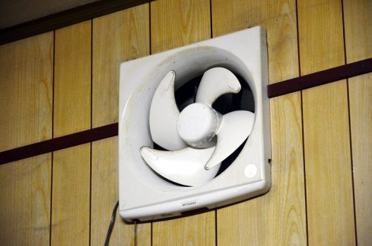 換気扇修理の費用相場はいくら?長持ちさせるコツ│換気扇110番