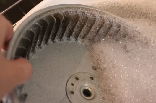 家の換気扇は外せないタイプ？シロッコファンの外し方・掃除方法